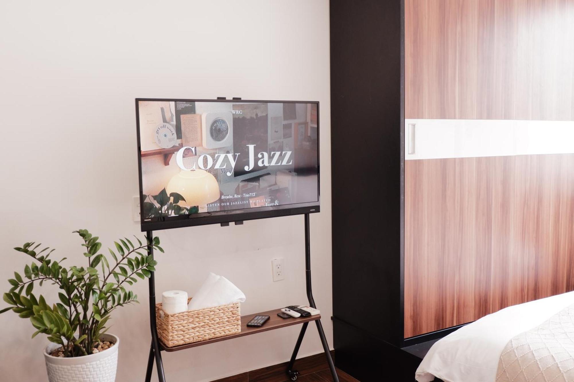 Cozy Minimalist Near Bui Vien Walking Street, District 1 * Ho Chi Minh City