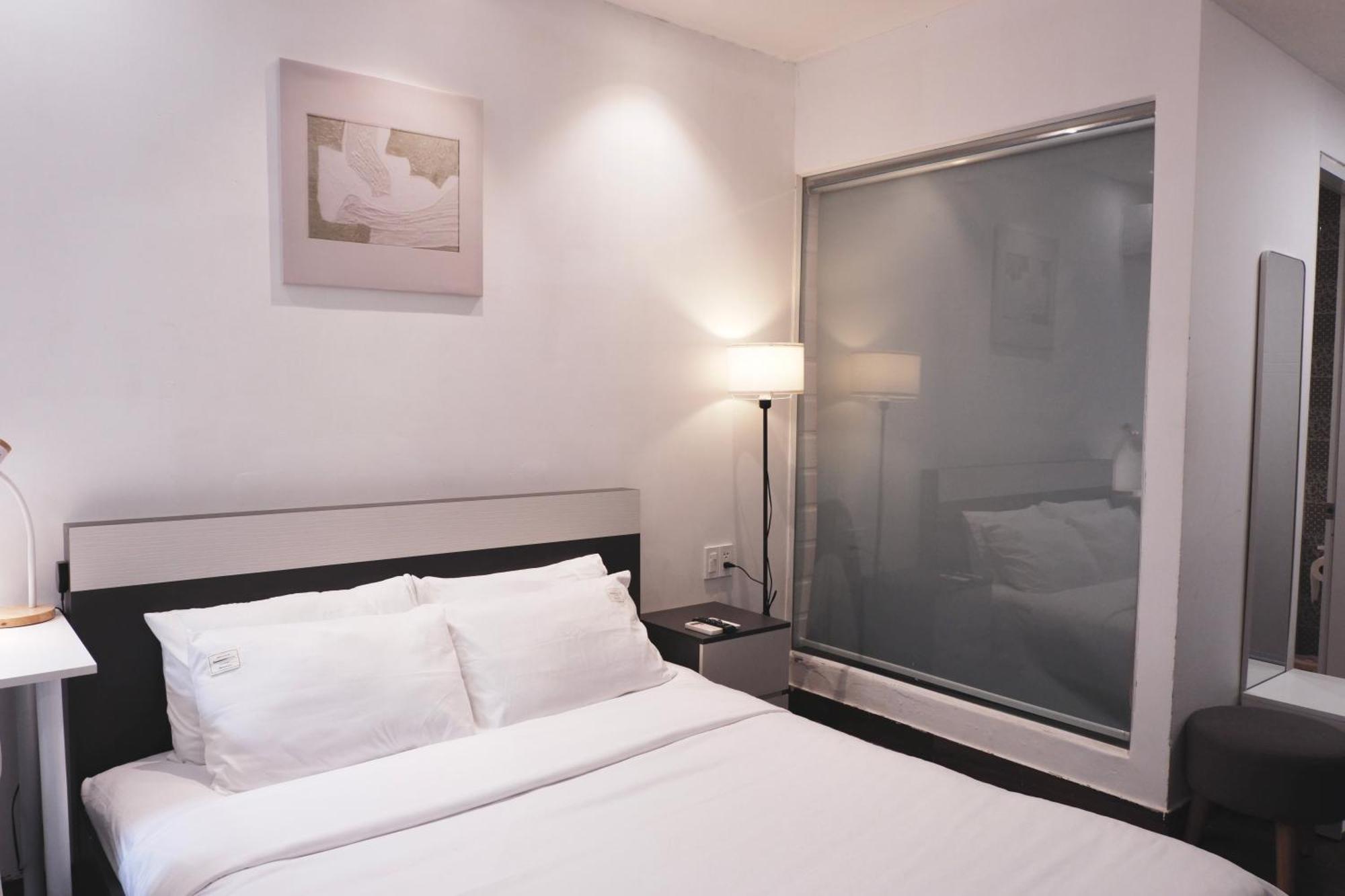 Apartment Cozy Minimalist Near Bui Vien Walking Street, District 1